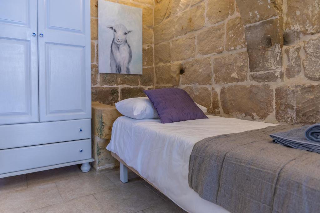 Postel nebo postele na pokoji v ubytování Room 1 - Family room x 3 by Solea
