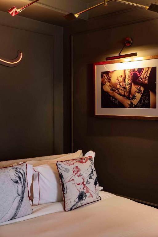 Upon Angels - Adults Only - Resim 16