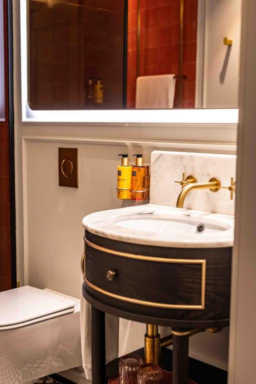 Upon Angels - Adults Only - Resim 14