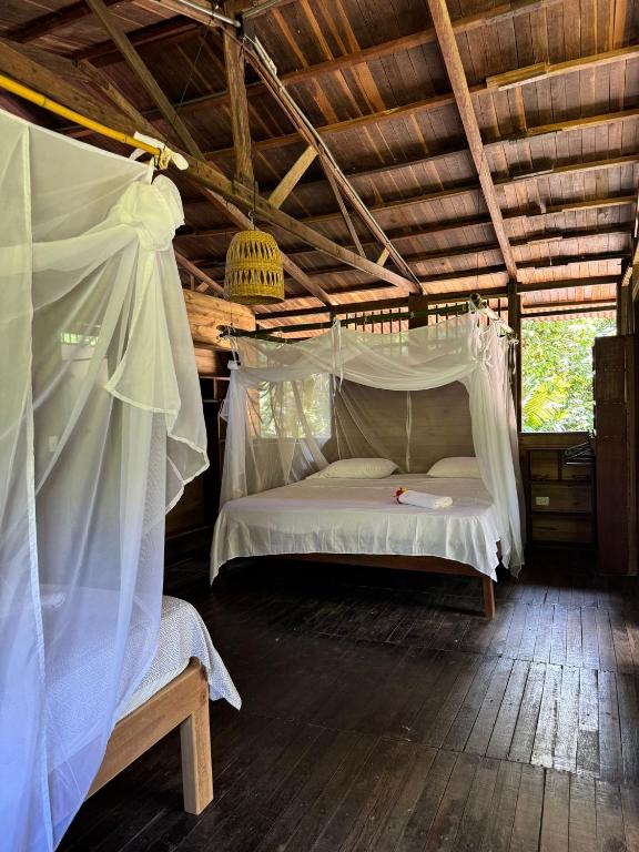 Postel nebo postele na pokoji v ubytování Madre Selva Eco Lodge