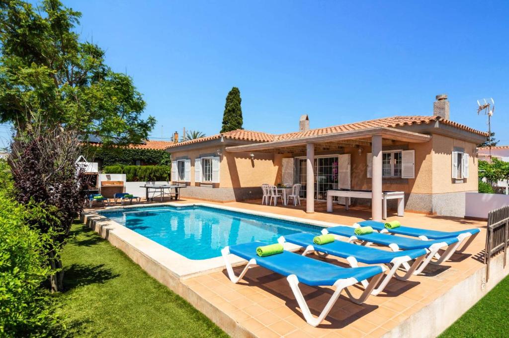 Bazén v ubytování Villa Lantana by Villa Plus nebo v jeho okolí