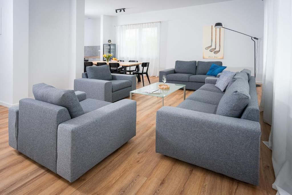 Χώρος καθιστικού στο Golf & Lake House 16