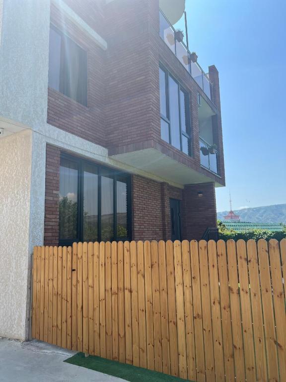 Budova, kde se vila nachází