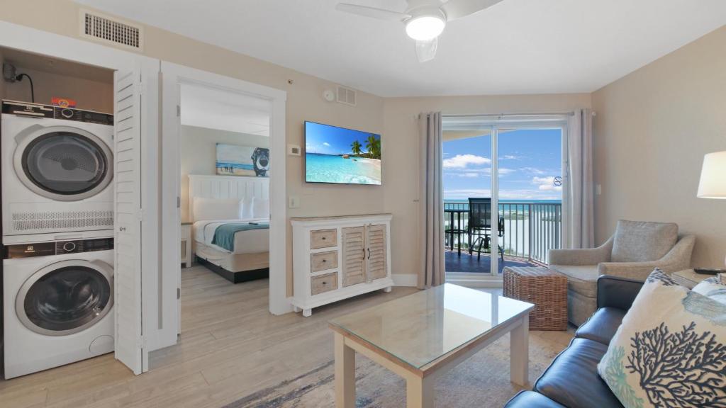 Surf Beach Treasure Island Resort - Two-Bedroom Superior Apartment