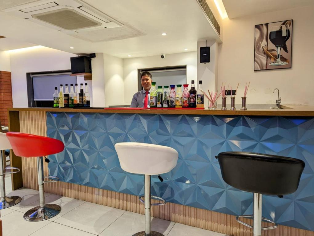 Lounge nebo bar v ubytování Hotel Red Chillee Restro