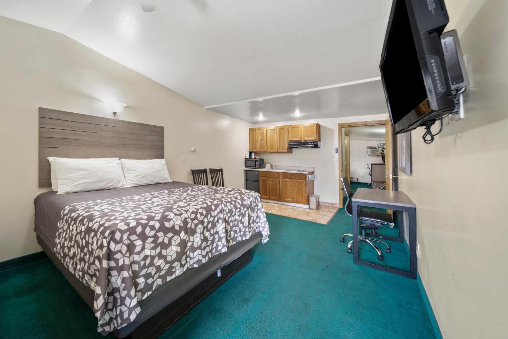 Kingsway Inn - 