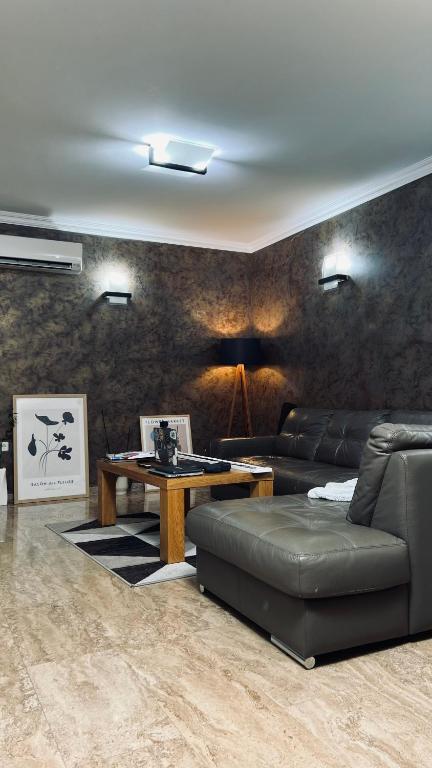 Posezení v ubytování Chic Luxury Escape Close to Kapana Area