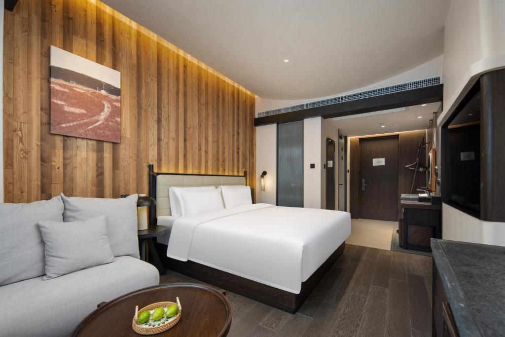 Postel nebo postele na pokoji v ubytování Presidential Palace YiLi Hotel Nanjing