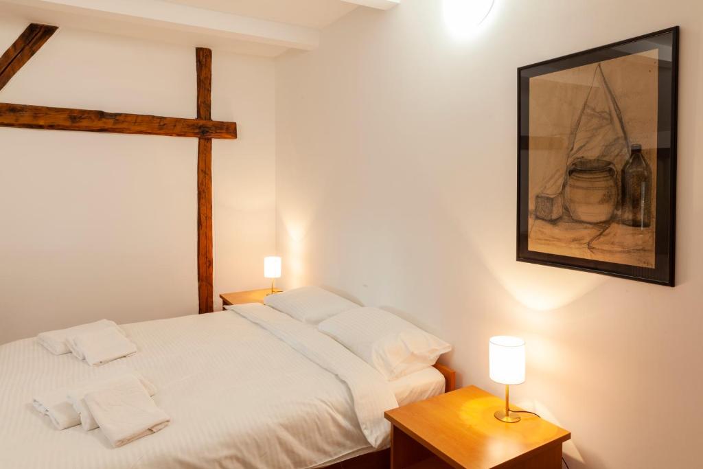 Postel nebo postele na pokoji v ubytování Prenoćište Omega Luxury