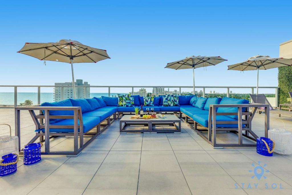 Balkón nebo terasa v ubytování Rooftop Pool Balcony Hollywood Beach Broad walk
