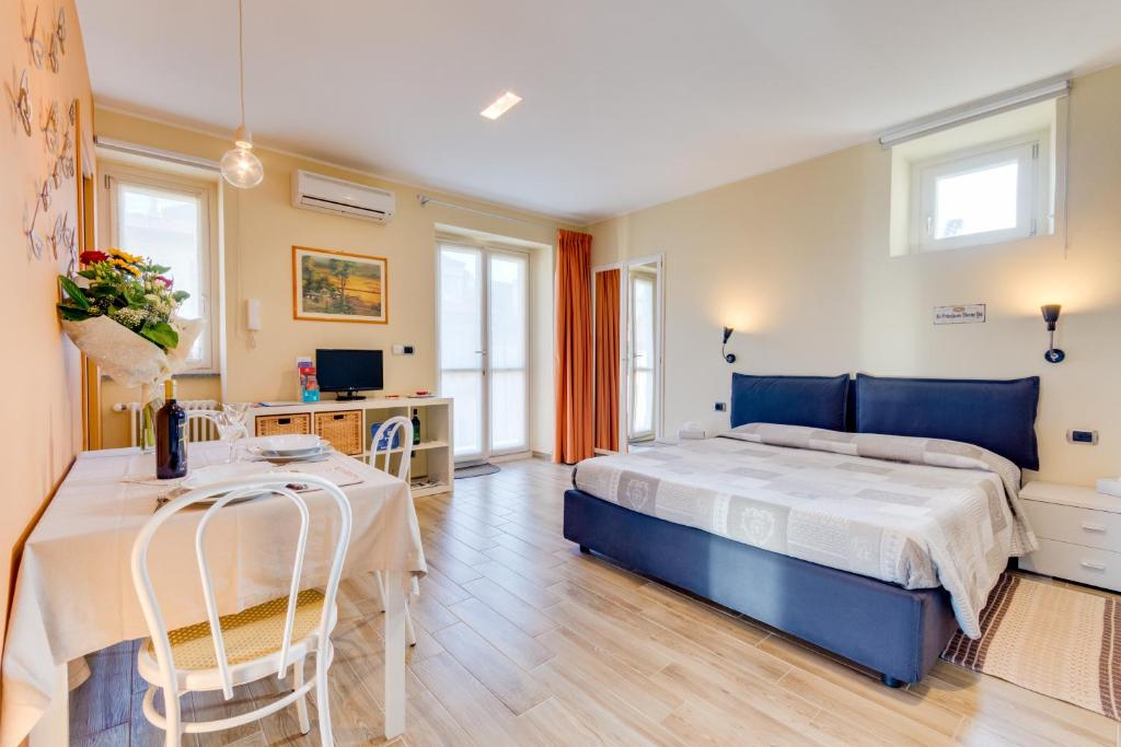 A bed or beds in a room at Pacifico Turin studio