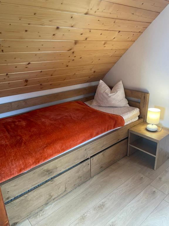 Postel nebo postele na pokoji v ubytování Chata s výhľadom na Tatry