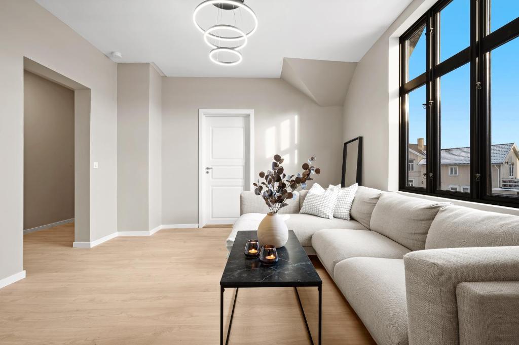 Χώρος καθιστικού στο Sentral og moderne 4BR i Porsgrunn - P Apartments