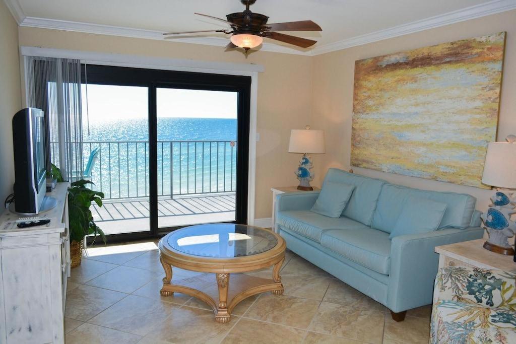 Μια τηλεόραση ή/και κέντρο ψυχαγωγίας στο Ocean Breeze 602W