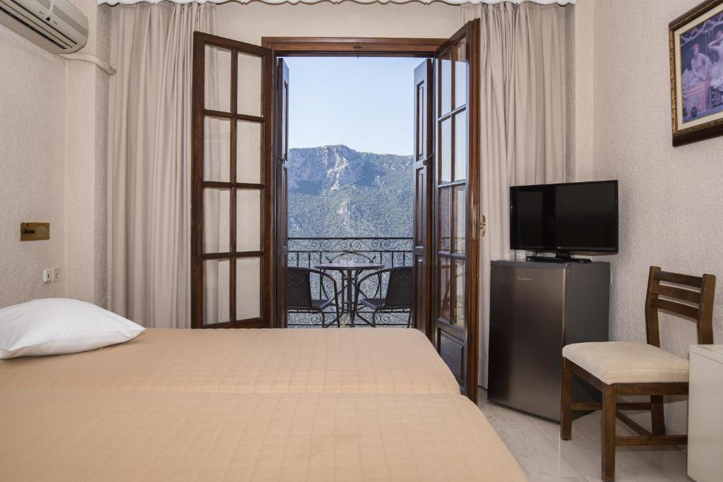 Nespecifikovaný výhled na hory nebo výhled na hory při pohledu z hotelu