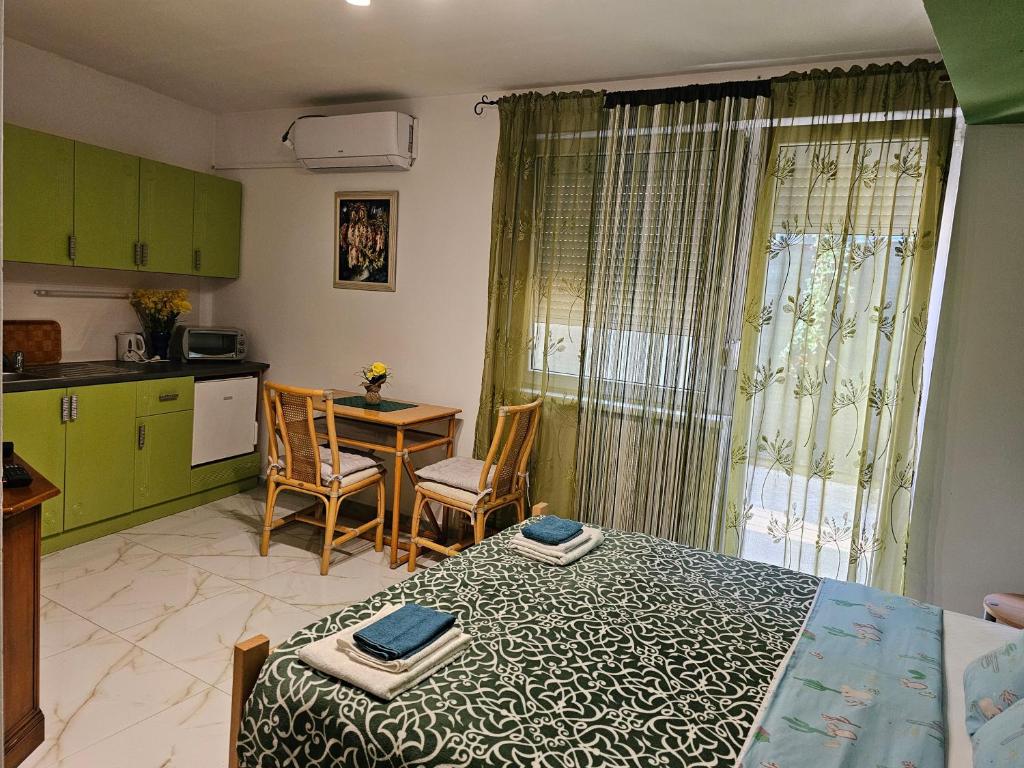 Kuchyň nebo kuchyňský kout v ubytování Apartmani Royal Residence