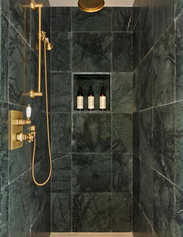 Miiro Borneta - Resim 26