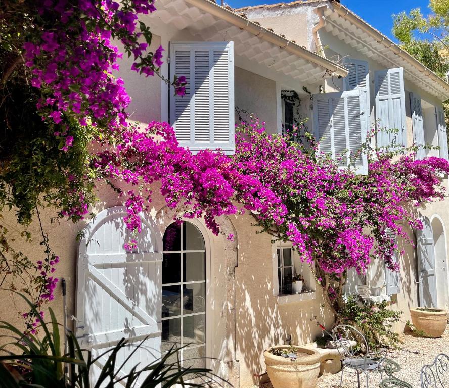 Κήπος έξω από το Chambre d'Hôtes Kyoto et SdB privée dans une Bastide du XVIIe Siècle