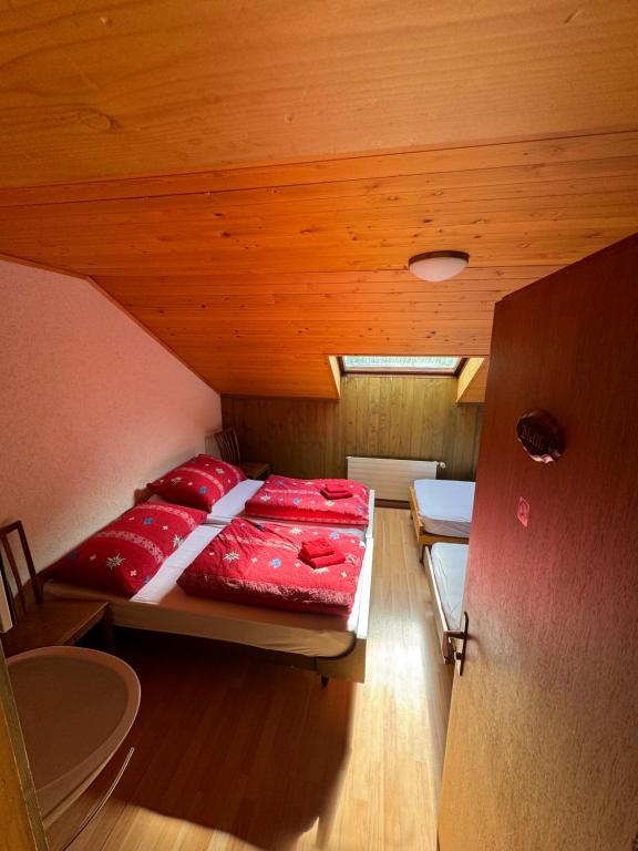 Postel nebo postele na pokoji v ubytování Alprestaurant Stäldeli