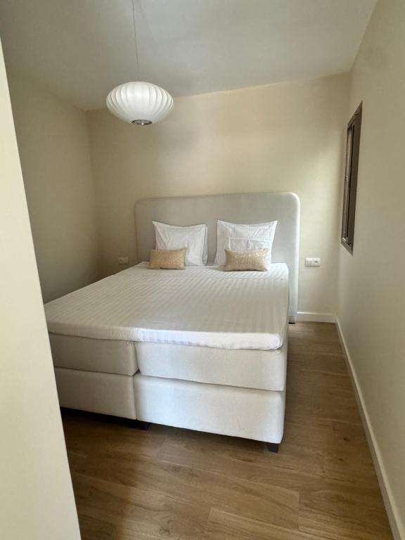 Postel nebo postele na pokoji v ubytování belle vue appartement al hoceima