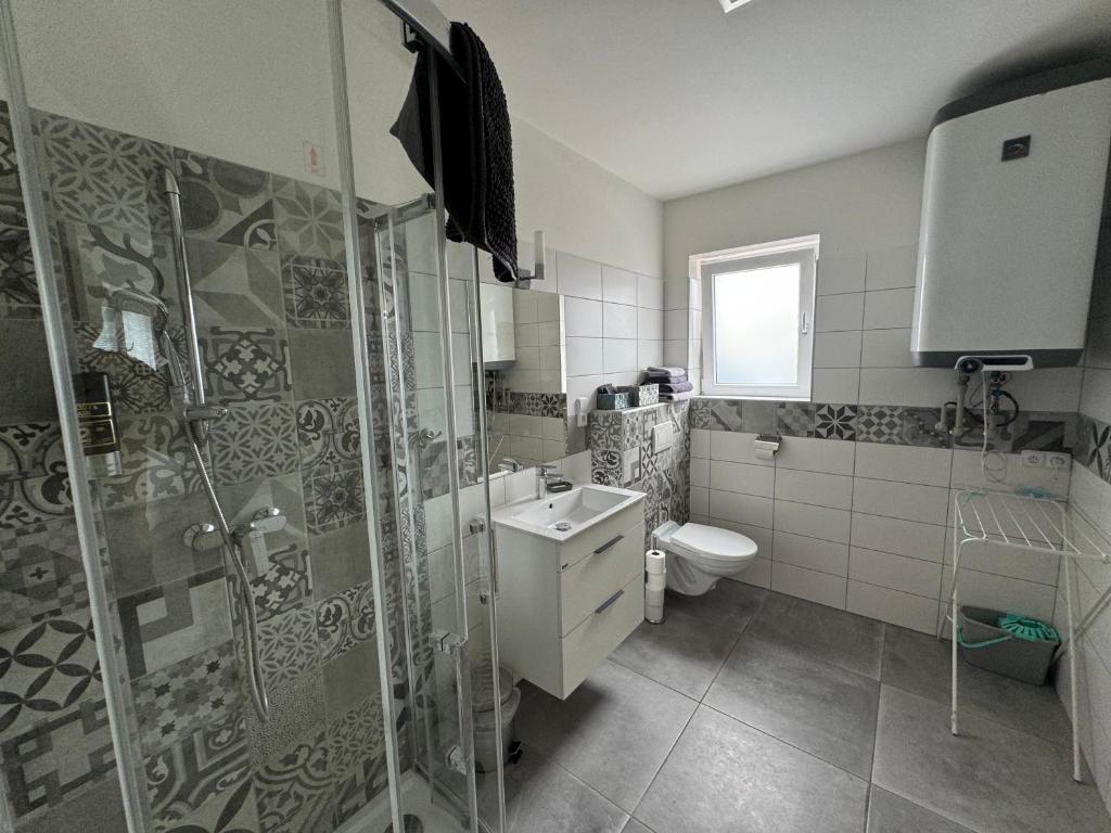 Vannituba majutusasutuses Apartmány Miromar