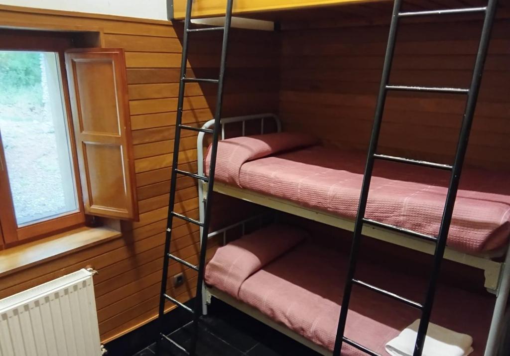 Palanda nebo palandy na pokoji v ubytování KYOMU Resort Hostel