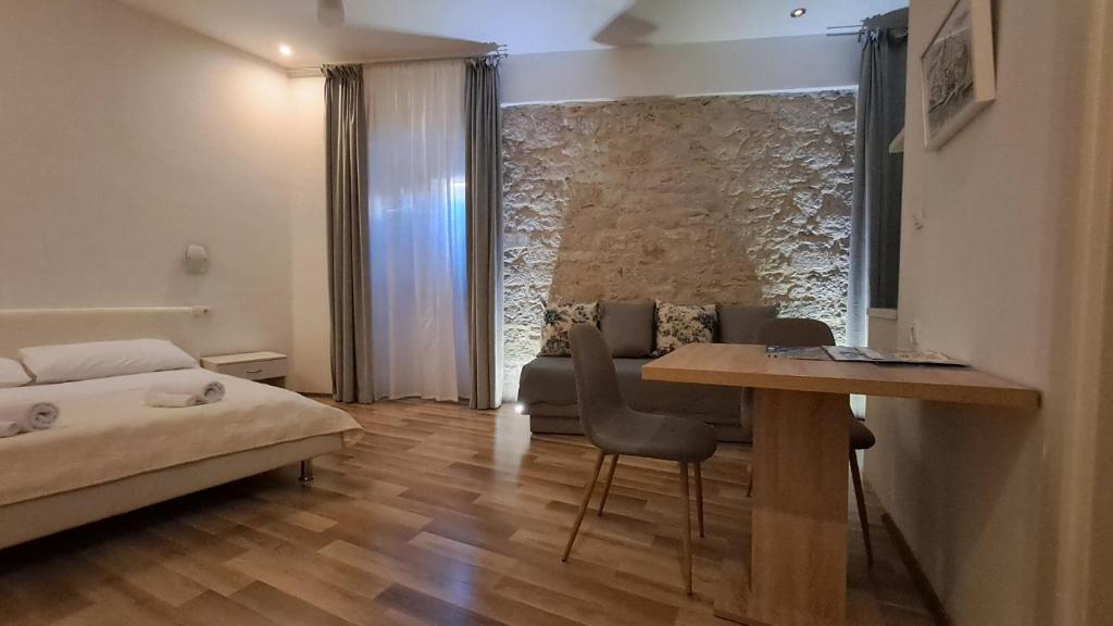 Medulić Palace Rooms & Apartments - Luxury Studio Apartment