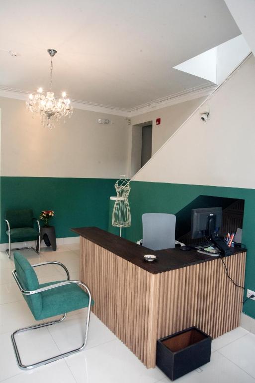 TV a/nebo společenská místnost v ubytování Lima Atelier Boutique