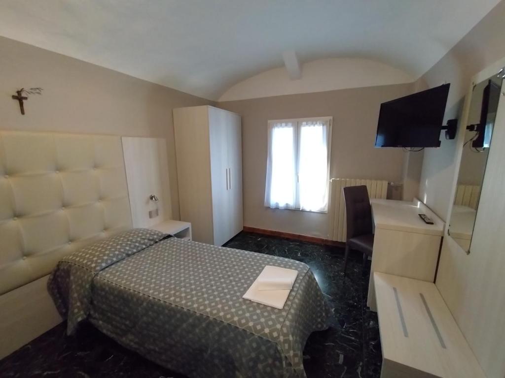 TV a/nebo společenská místnost v ubytování Albergo Venaria Reale da Matteo
