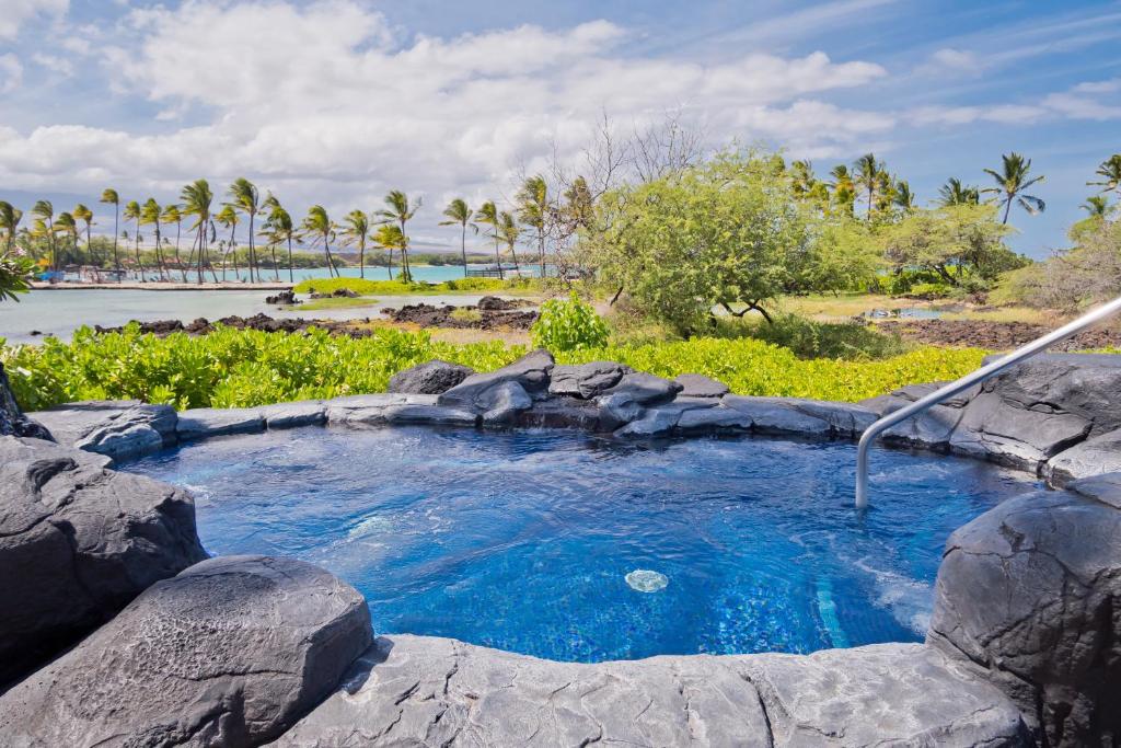 Hilton Pool Pass Included, Kolea - Luxe 2BR Villa Steps to Beach Pool HotTub Gym photo
