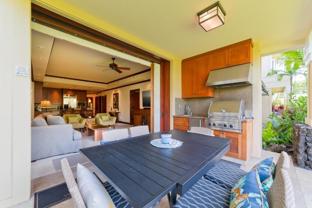 Hilton Pool Pass Included, Kolea - Luxe 2BR Villa Steps to Beach Pool HotTub Gym photo