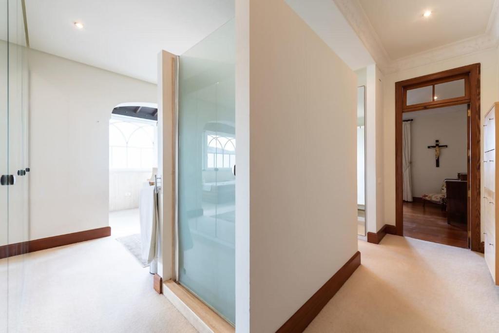 Kúpeľňa v ubytovaní Amplia Villa de lujo con piscina climatizada