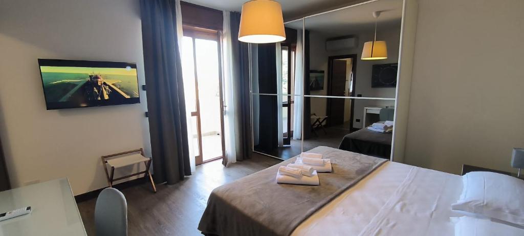 Postel nebo postele na pokoji v ubytování Hotel Gardenia Sirmione