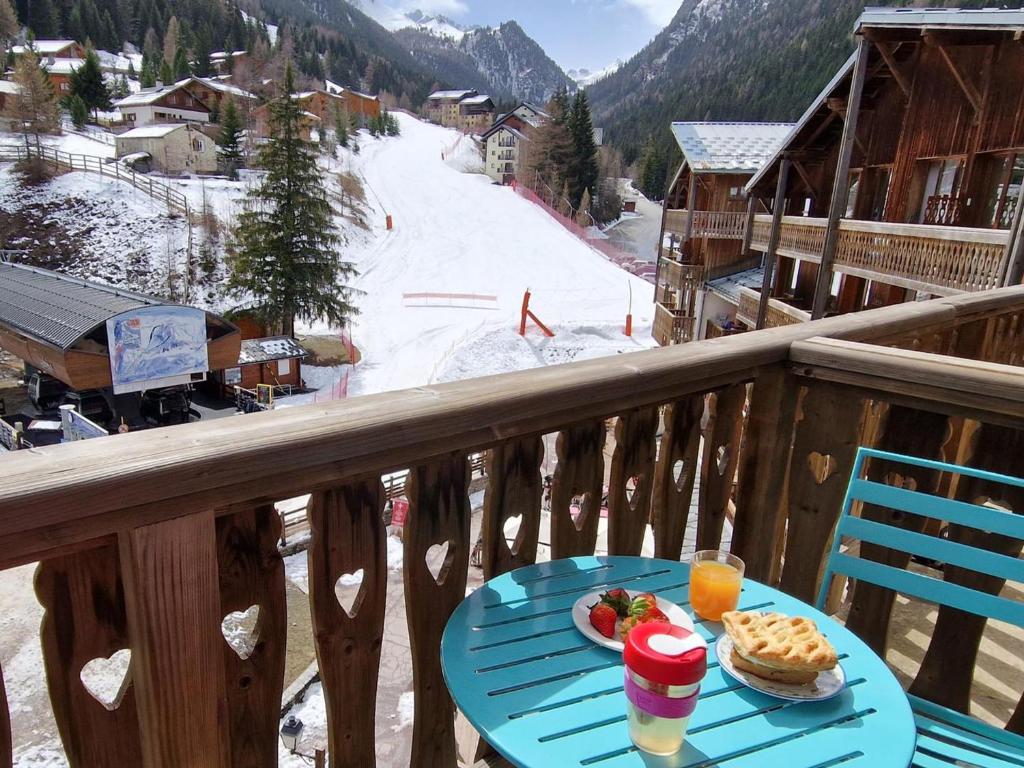 Photo de la galerie de l'établissement Studio cosy pour 4 au cœur de la station, à proximité des pistes et commerces, avec balcon ensoleillé - FR-1-265-219, à Valfréjus