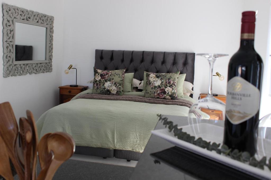 Nivenia Beach House - One-Bedroom Apartment