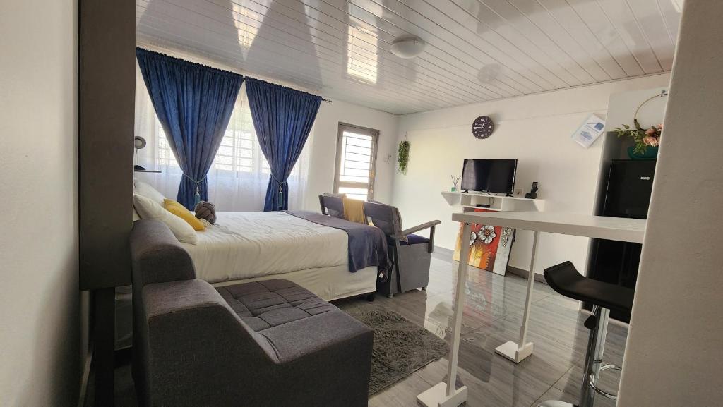 Postel nebo postele na pokoji v ubytování Ticia Apartment, Chipata