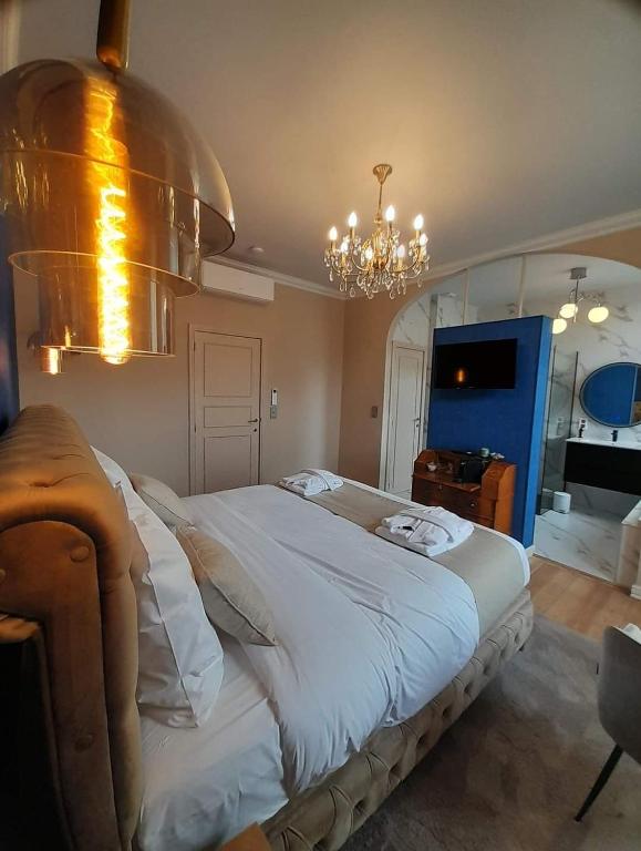 Postel nebo postele na pokoji v ubytování Maison du Roi