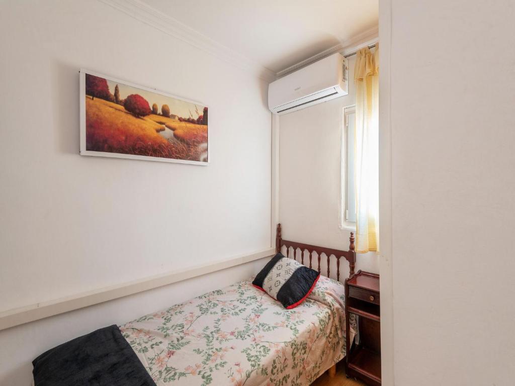 A bed or beds in a room at Belvilla by OYO Casa San SebastiÃ¡n de los Reyes