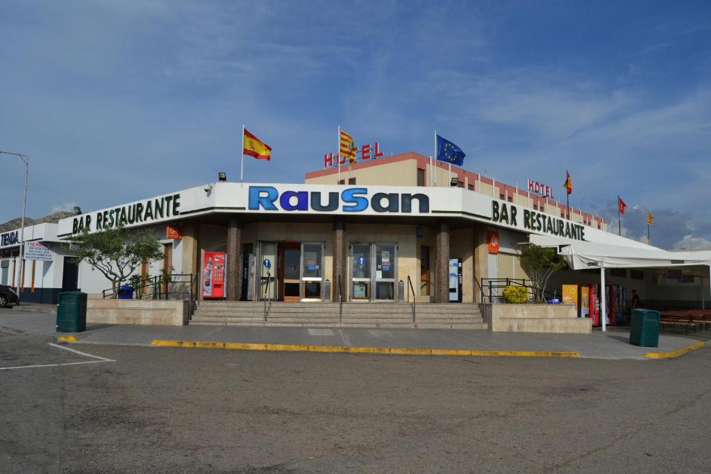 a building with a russonian sign on top of it at Hotel Rausan in Alfajarín