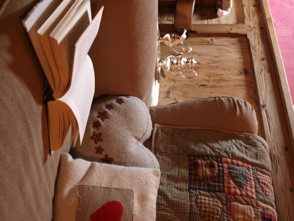 Łóżko lub łóżka w pokoju w obiekcie Hotel Letterario Locanda Collomb