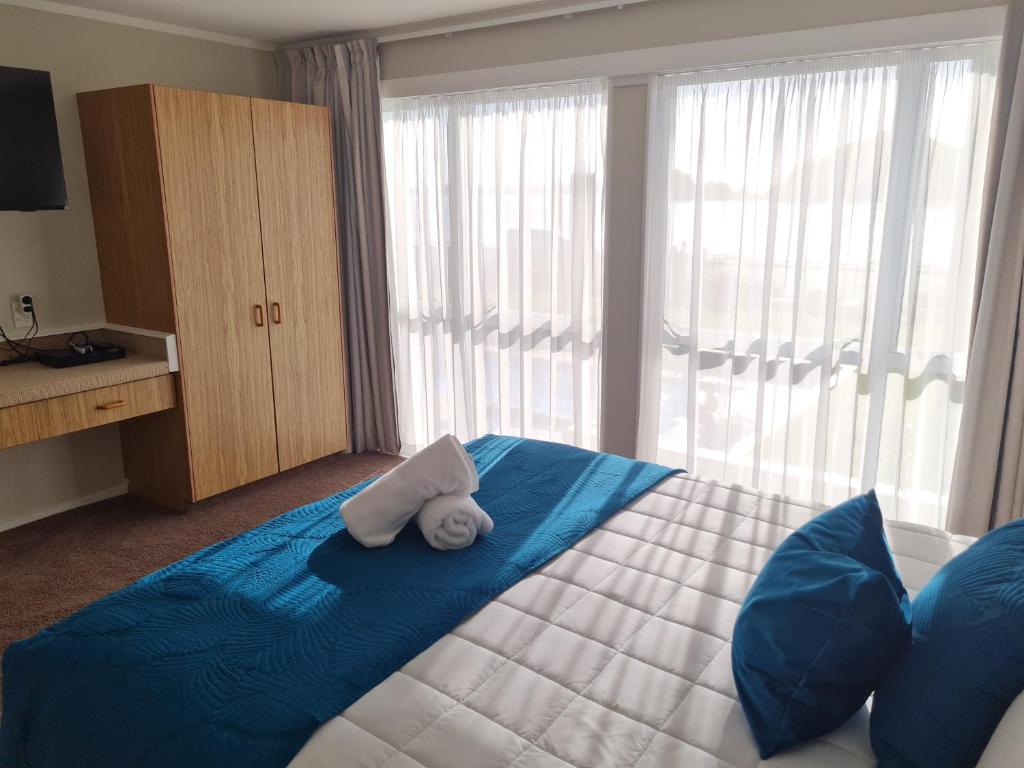 Postel nebo postele na pokoji v ubytování Kingsgate Hotel Autolodge Paihia