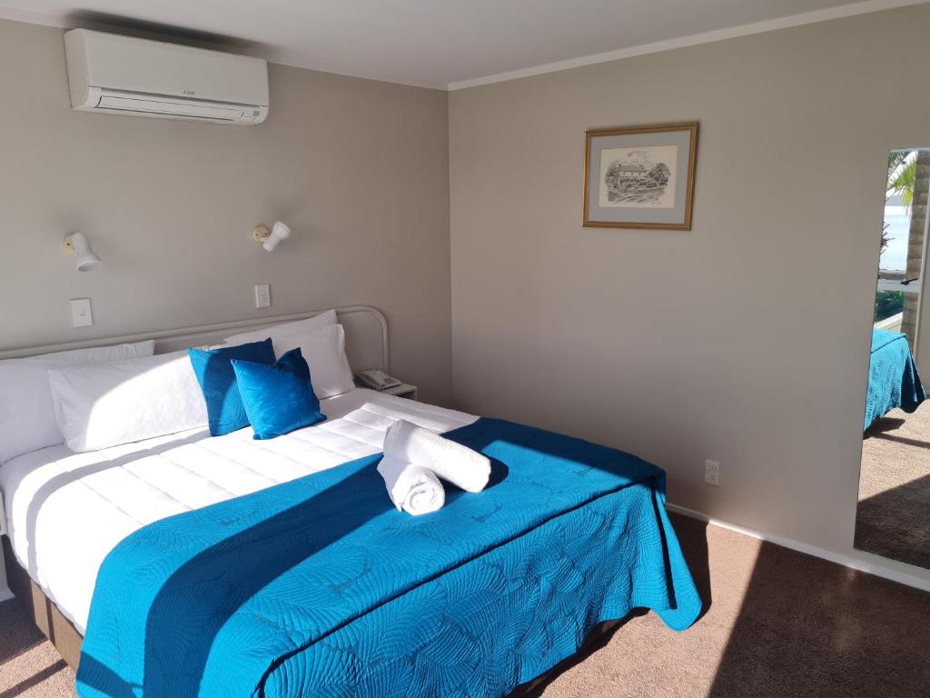 Postel nebo postele na pokoji v ubytování Kingsgate Hotel Autolodge Paihia