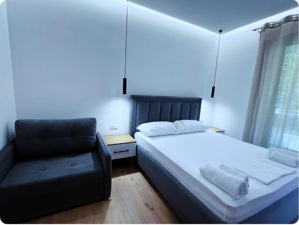 Postel nebo postele na pokoji v ubytování Vlora Sunset Rooms