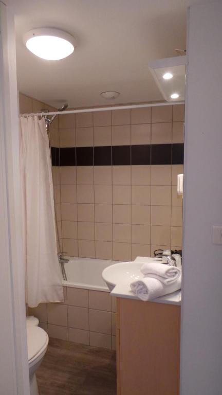 Koupelna v ubytování Aparthotel Adagio Access Saint Louis Bâle