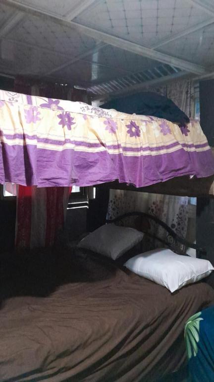 Una cama o camas en una habitación de Hostal Cafe Axel