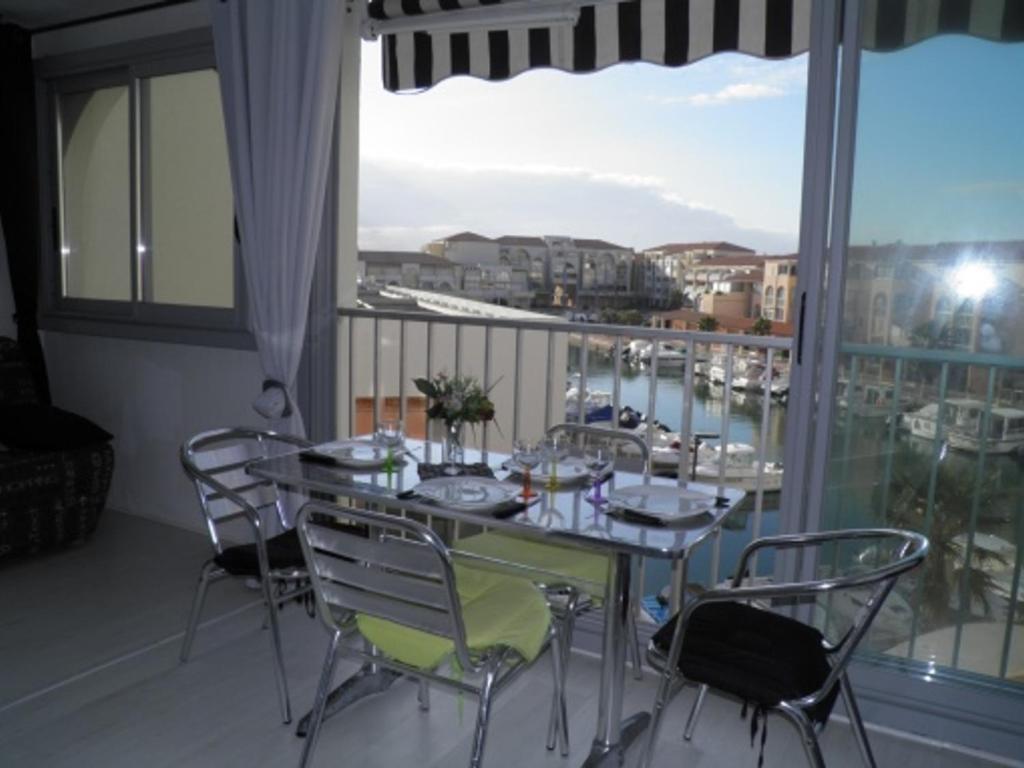 Photo de la galerie de l'établissement Charmant appartement avec parking privé, proche plage et marina, équipé et sécurisé - FR-1-338-394, à Sète