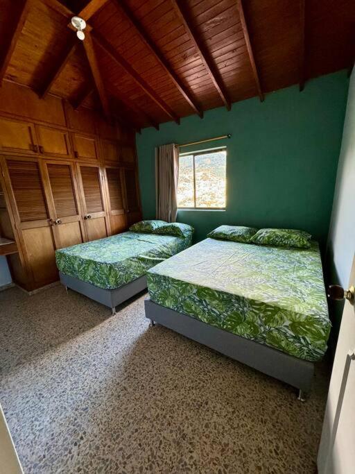 Postel nebo postele na pokoji v ubytování Finca en Copacabana