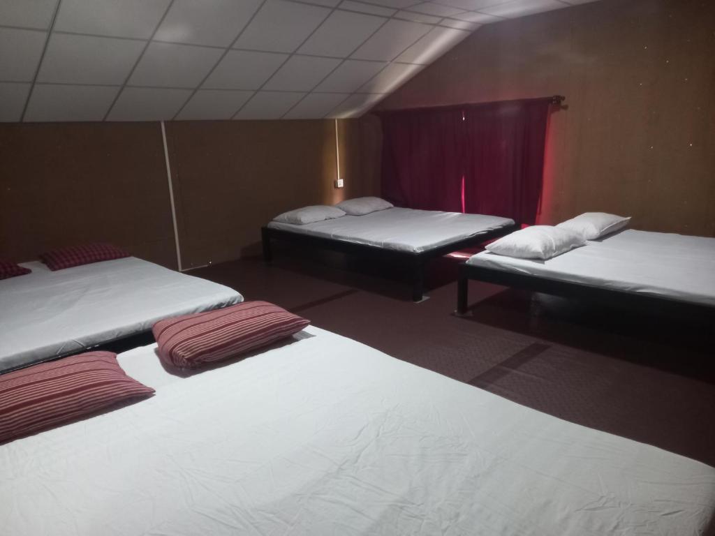 Postel nebo postele na pokoji v ubytování bamboo eco cabana