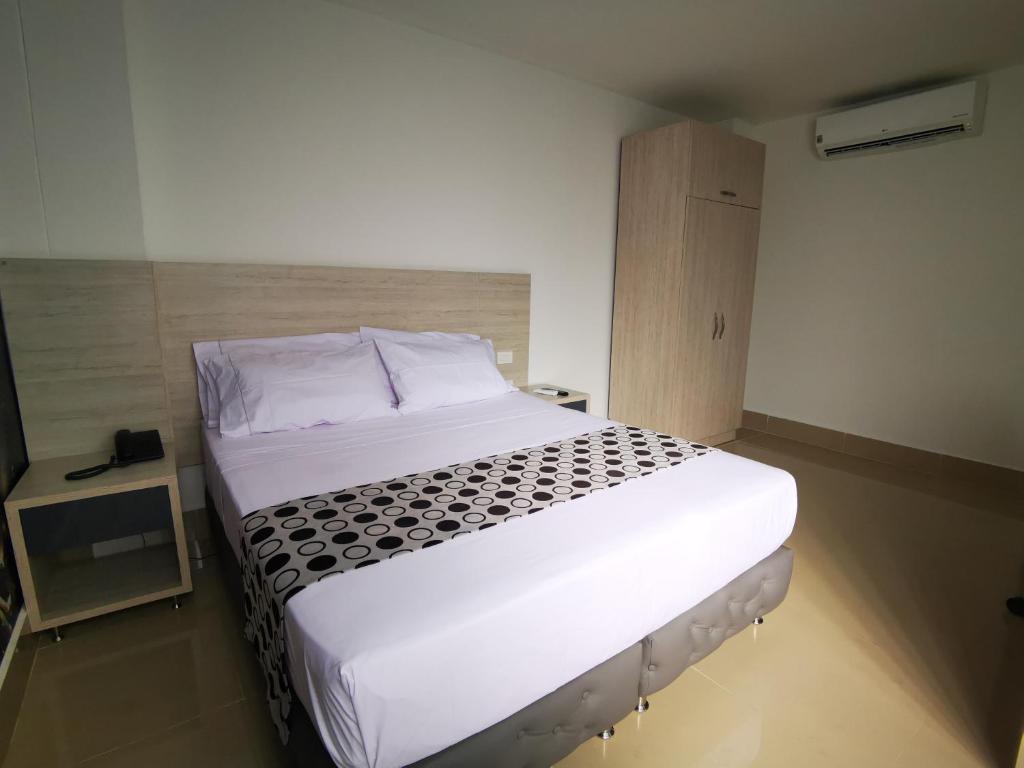 Postel nebo postele na pokoji v ubytování Hotel Lleras Express