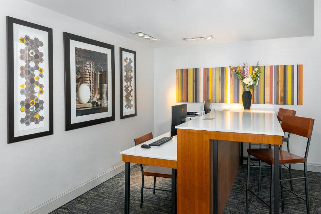 Holiday Inn Express Miami Airport Doral Area by IHG photo